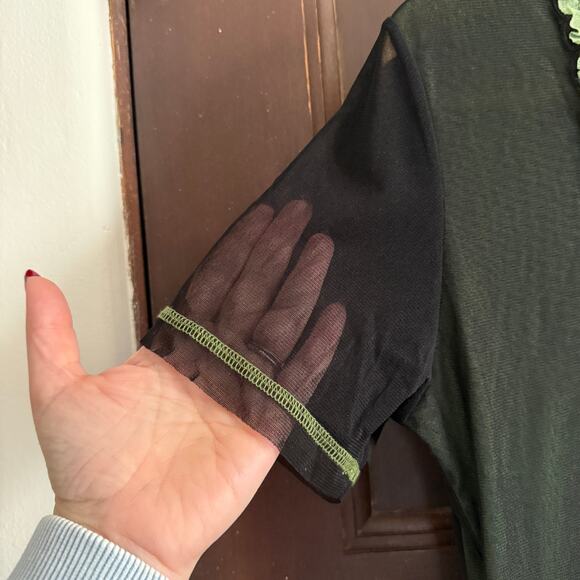 ORNA FARHO Paris | Y2K Vintage Green Double Mesh Ruffle V Neck Short Sleeve Top - Picture 6 of 6